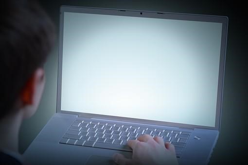 パソコンが突然動かなくなった! フリーズの原因と解決法は?